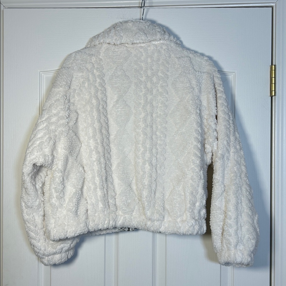 Cali 1850 White Faux Fur Jacket size Small - Picture 2 of 5
